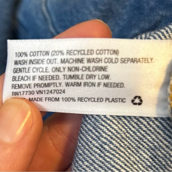 Blue Fitted Jean Jacket with Contrast Stitching - Picture 6 of 6